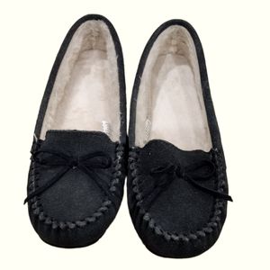 Womens slippers size 5-6